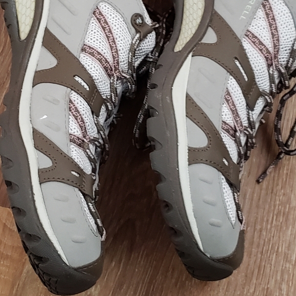 Merrell - Picture 2 of 5